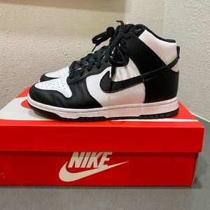 NIKE BLACK AND WHITE HIGH DUNKS - 7.5 W / 6 M